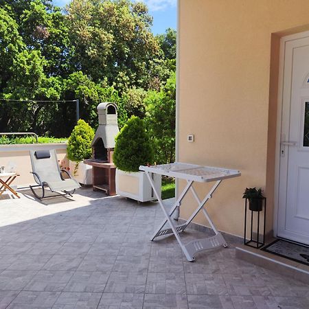 Apartmani "Sandro" Gonar Rab Town Habitación foto