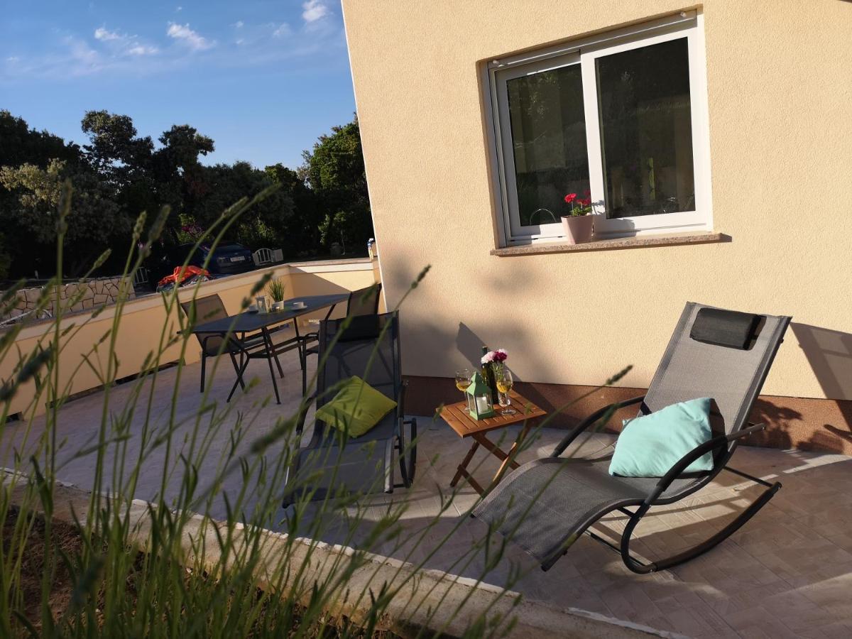 Apartmani "Sandro" Gonar Rab Town Exterior foto