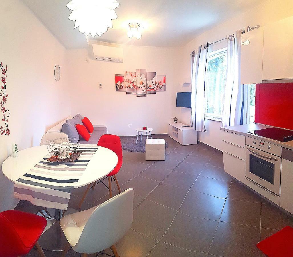 Apartmani "Sandro" Gonar Rab Town Exterior foto