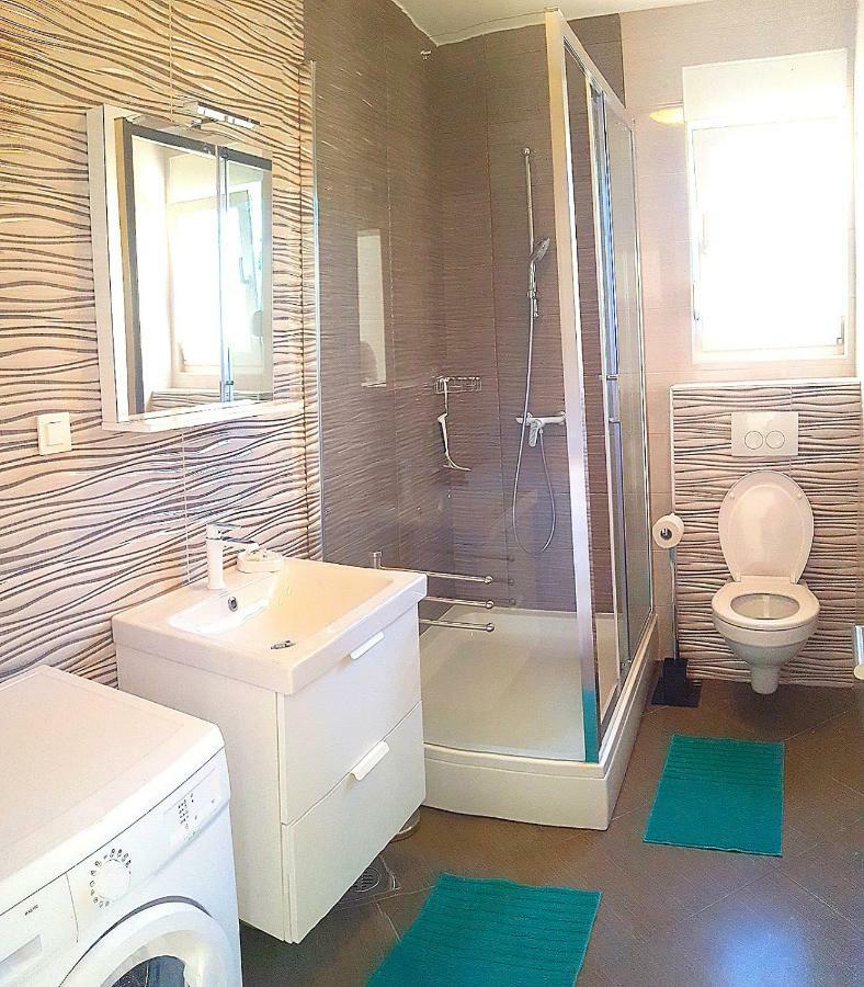 Apartmani "Sandro" Gonar Rab Town Exterior foto