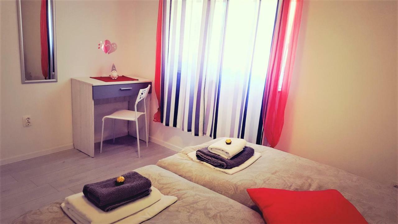 Apartmani "Sandro" Gonar Rab Town Exterior foto