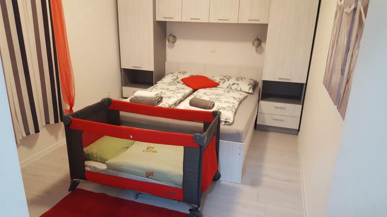 Apartmani "Sandro" Gonar Rab Town Exterior foto